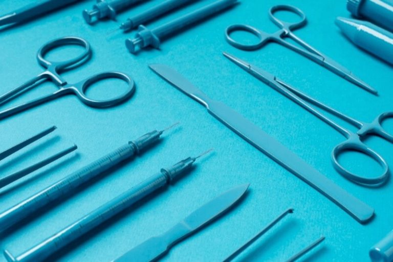 Pinça Kocher: A ferramenta indispensável para cirurgias - Endoblog
